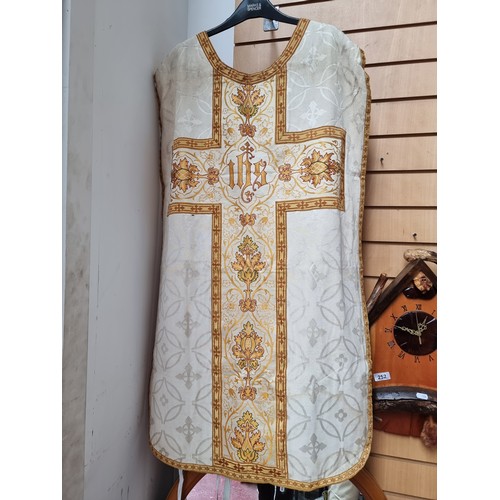 251 - A priests ecclesiastic chasubla vestment in embroidered white and gold.