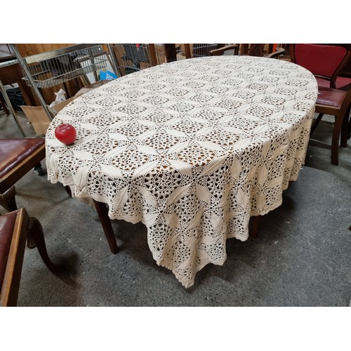 312 - A large vintage hand crocheted lace table cloth / throw featuring a rich floral motif throughout. An... 