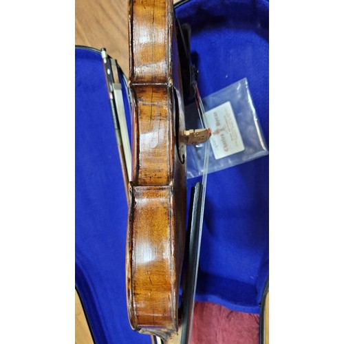 796 - A very lovely vintage violin (full size). Featuring a mother of pearl inlaid bow. Housed in a padded... 