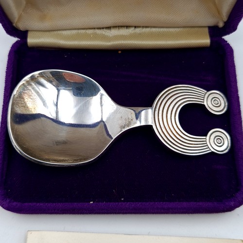 49 - A fabulous and hand crafted Irish silver Glensheen collar spoon. Hallmarked Dublin, circa 1973. Set ... 