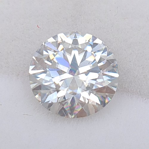 508 - A sparkling brilliant cut Moissanite stone, of two carats. This stone is fully certified and is acco... 