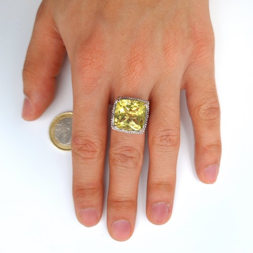 515 - A show stopping sterling silver citrine ring, this example features a raised lattice mount and fabul... 