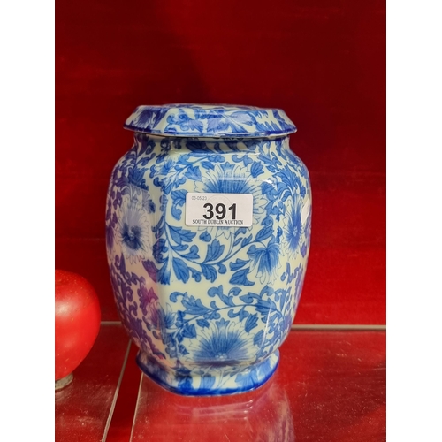 391 - A handsome Ironstone hexagonal ginger jar with lid. Boasting a blue and white floral pattern. In ver... 