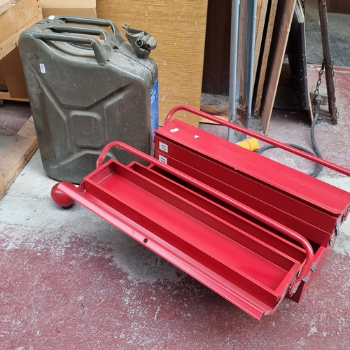 426 - Two good quality items including a 20 litre jerry can as well as a red accordion metal tool box. Bot... 