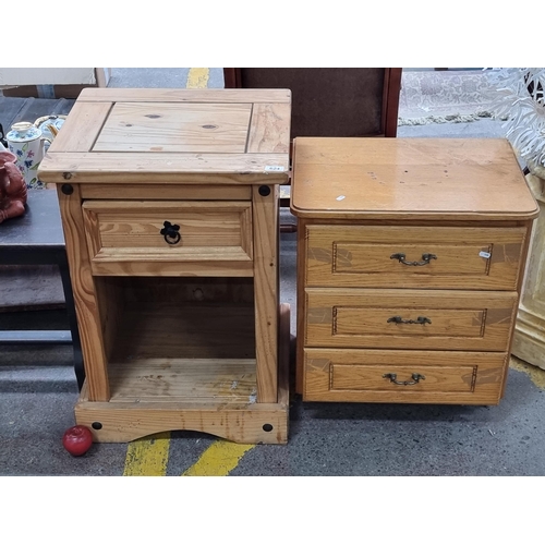 624 - Two well proportioned pine bedside lockers; solidly made pieces with cast metal hardware.