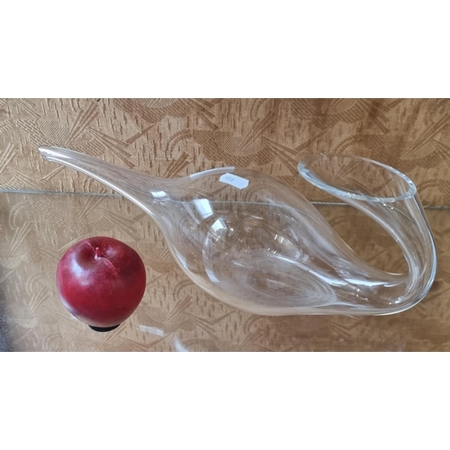 666 - A very high quality and contemporary glass decanter by high end brand Riedel. Of wonderful organic a... 