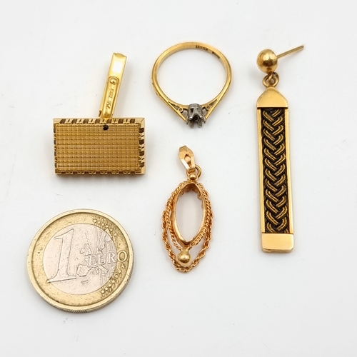 24 - Four scrap 18 carat gold items, with an excellent weight of 15.87 grams. Hallmarked.