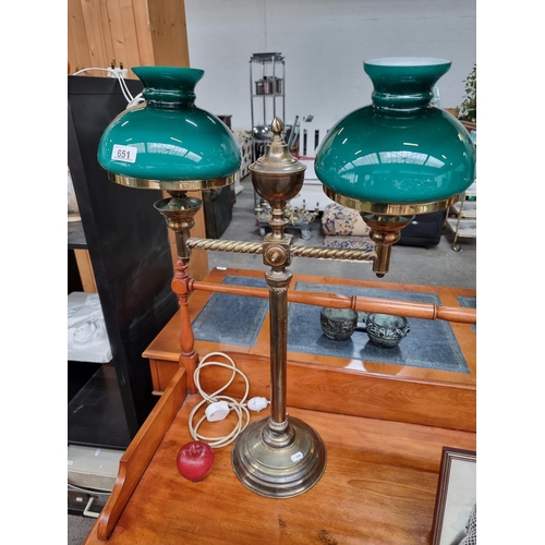 651 - Star lot : A very beautiful vintage duplex student lamp. Featuring a heavy brass body with bevelled ... 