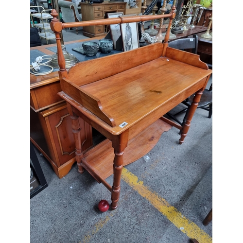 654 - An elegant vintage washstand. Featuring a neat shelf to base and a large rail to the gallery back. W... 