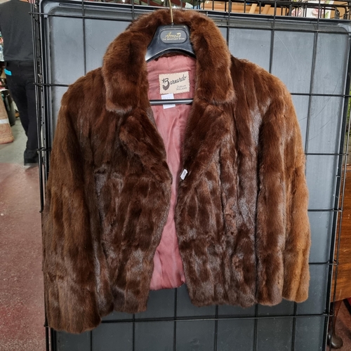 921 - A vintage genuine mink fur jacket from the Irish furriers JM Barnardo. A beautiful example in a deep... 