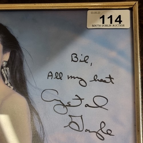 114 - A framed autographed photograph of the American Country singer Crystal Gayle (b.1951). Gayle is the ... 