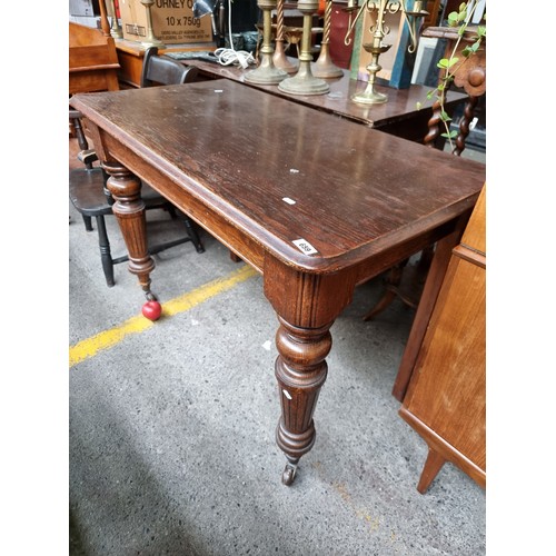 659 - An incredibly handsome antique  chestnut  oak table. A very well constructed piece with clean lines ... 