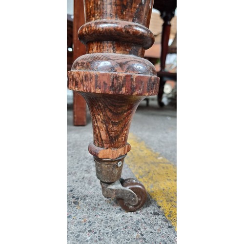 659 - An incredibly handsome antique  chestnut  oak table. A very well constructed piece with clean lines ... 