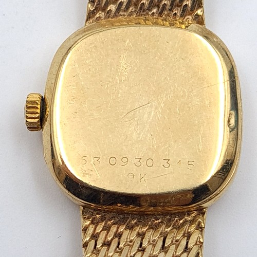 27 - A very stylish vintage 9 carat gold ladies wrist watch, marked Zenith Quartz. This example features ... 