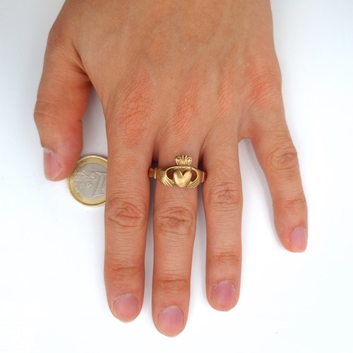 31 - A probable 9 carat gold Claddagh gent's ring, marked with stamp 