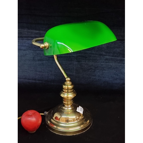 135 - A handsome vintage banker's lamp. Designed in the classic style with bevelled brass base with green ... 