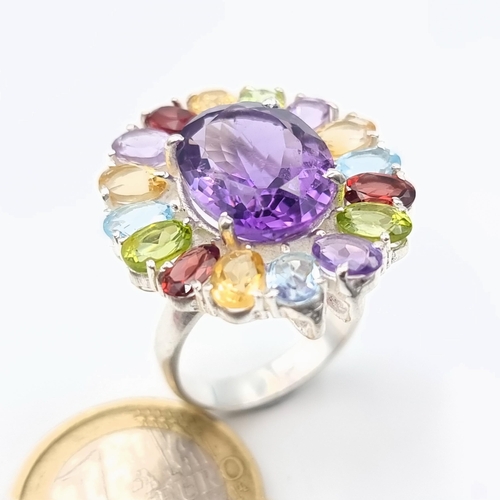 607 - Star Lot : A beautiful flower set large Cocktail ring, excellent crafted with natural Amethysts, Cit... 