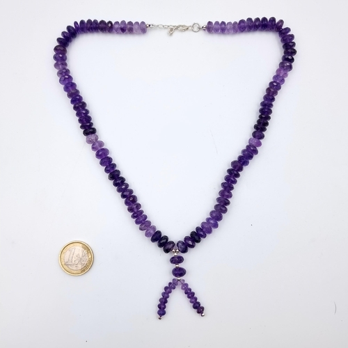 624 - A stunning Amythyst stone single strand graduated necklace, with a pretty tassel accent. This exampl... 