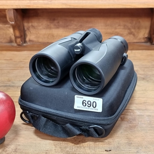 690 - Polaris Optics waterproof binoculars with the focus of 8x42 ED. With original case. Similar retail f... 