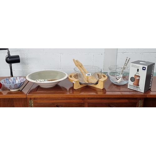 756 - Five kitchen items including a particularly nice salad bowl serving dish with wooden mount, wooden s... 