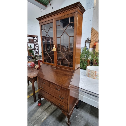 789 - Star lot : A beautiful vintage bureau bookcase, very well executed with dentil cornicing leads to do... 