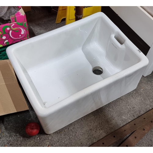 845 - Star lot : A very heavy Antique  ceramic butlers / Belfast sink in white. Mm: W63 x L45 x H26 cm. Ma... 