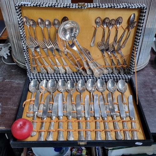 928 - A very large vintage cutlery canteen including teaspoons, table spoons, forks, dinner knives, a serv... 