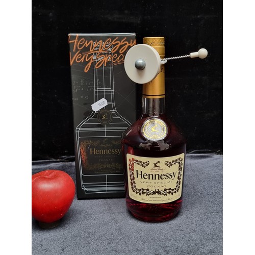 598 - A sealed 70cl bottle of Hennessy Very Special Cognac in original presentation box.