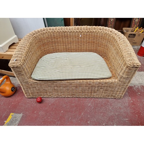 944 - A delightful wicker sofa with nice curved back and arms. Accompanied by a cushioned seat upholstered... 