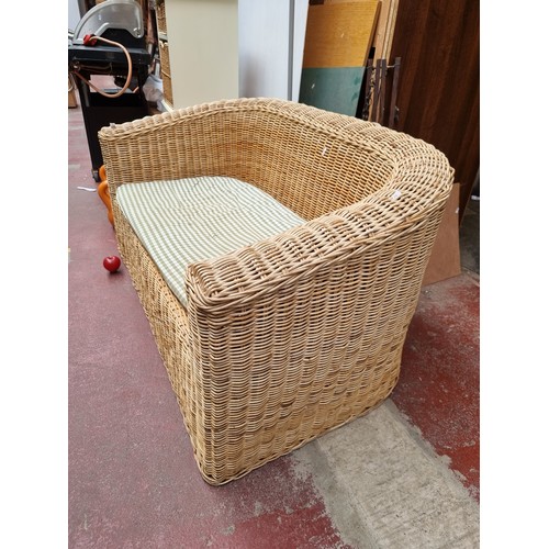 944 - A delightful wicker sofa with nice curved back and arms. Accompanied by a cushioned seat upholstered... 