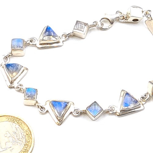 34 - A very pretty sterling silver Moonstone bracelet, featuring fabulous natural Moonstones and a lobste... 