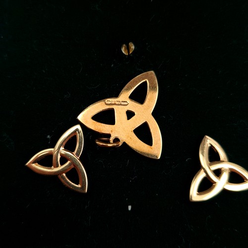 36 - A beautiful suite of 9 carat gold Celtic jewellery, including a pair of Dara Knot stud earrings and ... 