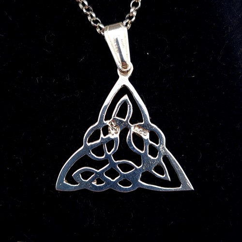 38 - A brilliant sterling silver Dara Knot Celtic inspired pendant and chain necklace. In as new conditio... 