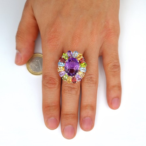 607 - Star Lot : A beautiful flower set large Cocktail ring, excellent crafted with natural Amethysts, Cit... 