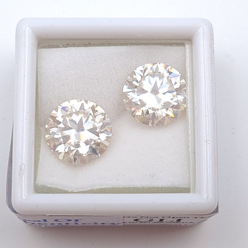 616 - Two certified round brilliant cut Moissanite stones, featuring bright refractive index and comprisin... 