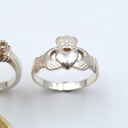 619 - A collection of three sterling silver rings, consisting of a Claddagh style ring. Ring size: L. Toge... 