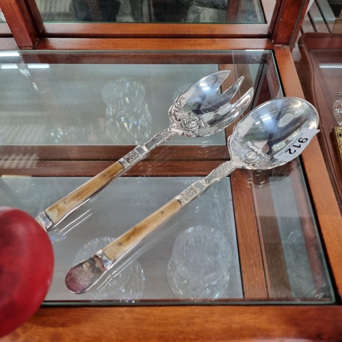 912 - A pair of vintage serving utensils comprising of a spoon and fork. Boasting a pretty foliate motif a... 