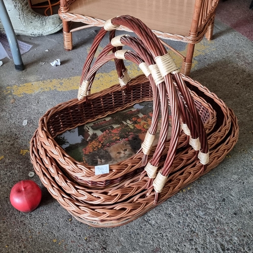 946 - Three vintage woven wicker baskets with bases displaying images of a picnic and kittens.  Super new ... 