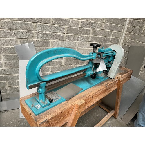 970 - Star Lot : Round metal cutter, working well Can cut out up to 10