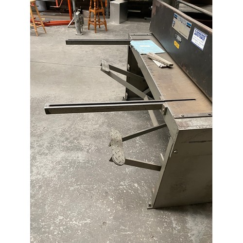 969 - Star lot : Four foot, foot operated bench Guillotine In good working order. Items from this vendor t... 