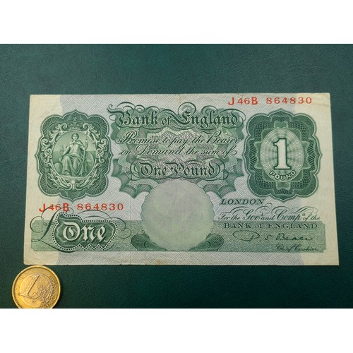 77 - Star lot : A large banknote collection including good Irish and international examples. Held in a go... 