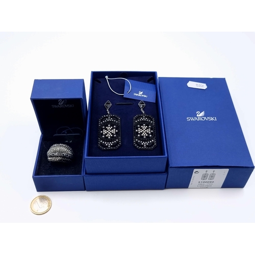 17 - Two genuine as new boxed Swarovski items, including a very pretty gem set cocktail ring. Ring size: ... 