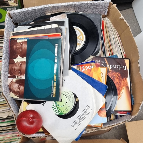 625 - A huge collection of approximately 150 vinyl singles from the 1970s / 1980s mostly rock and pop. Unc... 