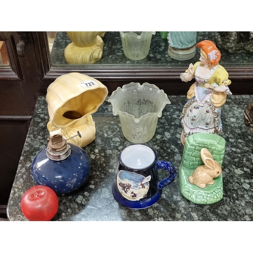 723 - A great selection of six glass and ceramic items. Including a charming Sylvac bunny against a pale g... 