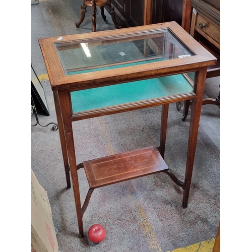 736 - Star lot : A beautiful Edwardian inlaid bijouterie table with green felt interior, glass panels and ... 