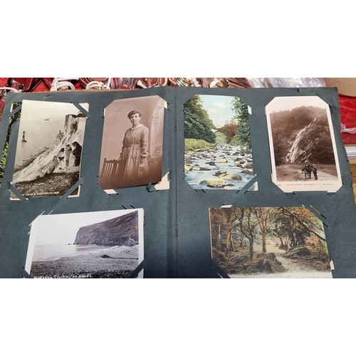 363 - A vintage postcard album containing 90 postcards including examples showing popular tourist destinat... 