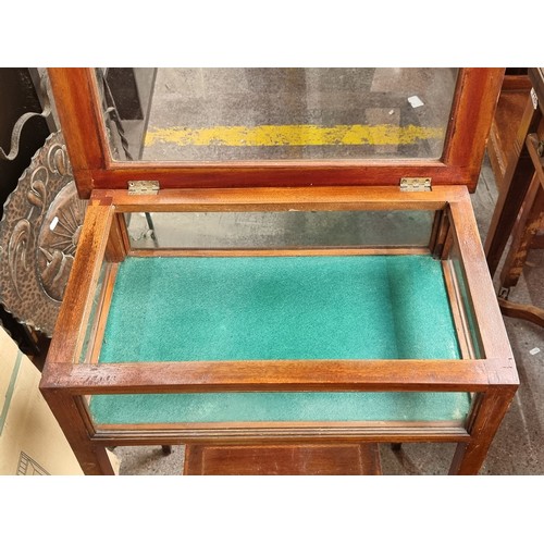 736 - Star lot : A beautiful Edwardian inlaid bijouterie table with green felt interior, glass panels and ... 