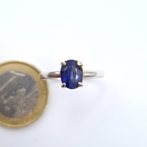 39 - A pretty Sapphire stone ring, set in sterling silver and featuring a claw setting. Ring size: R. Wei... 