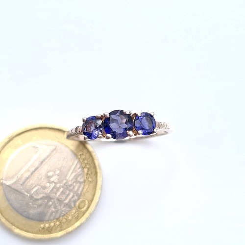 40 - A fabulous sterling silver three stone gem set ring, featuring bright sparkling stone. Ring size: O.... 