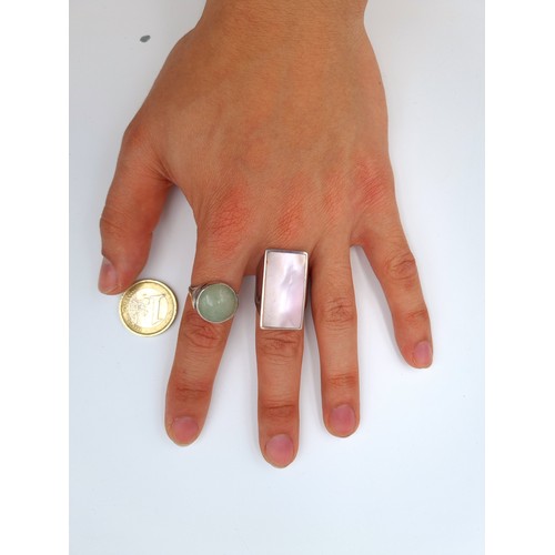 558 - Two high quality heavy sterling silver rings, set with polished Agate stone settings. Ring sizes: S.... 